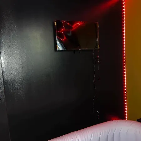 Appartement Avec Jacuzziroom , Tv , Netflix Et Terasse Apartment Noisy-le-Grand